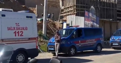 İNŞAATIN 2'NCİ KATINDAN DÜŞEN İŞÇİ ÖLDÜ