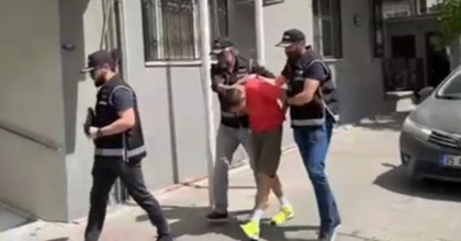 INTERPOL TARAFINDAN ARANAN RUS DOLANDIRICI İZMİR'DE YAKALANDI