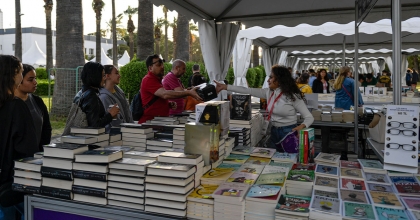 İZKİTAPFEST'E YOĞUN İLGİ  