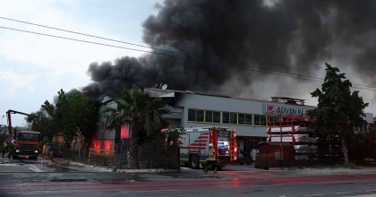İZMİR’DE İKİ AYRI FABRİKADA ÇIKAN YANGIN KONTROL ALTINDA  