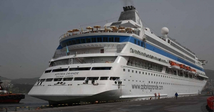 İZMİR'E SEZONUN İLK KRUVAZİYERİ GELDİ  