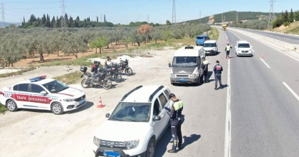 İZMİR'DE JANDARMADAN SIKI BAYRAM TRAFİĞİ DENETİMİ