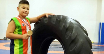 KEPEZLİ ŞEN'DEN ALTIN MADALYA