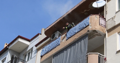 KÜÇÜK ÇOCUK ÇAKMAKLA OYNARKEN EVİ YAKTI