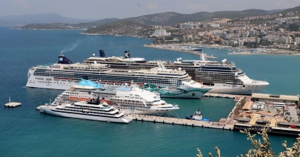 KUŞADASI’NDA KRUVAZİYER BEREKETİ YAŞANIYOR  