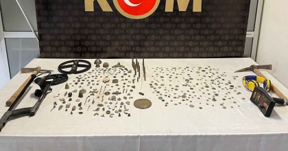 KÜTAHYA’DA 417 ADET TARİHİ OBJE ELE GEÇİRİLDİ  