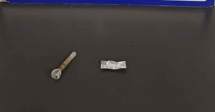 KÜTAHYA’DA BEKÇİLER 2 KİŞİNİN ÜZERİNDE UYUŞTURUCU ELE GEÇİRDİ 