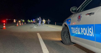 OTOMOBİLLERİN ÇARPTIĞI YAYA HAYATINI KAYBETTİ  