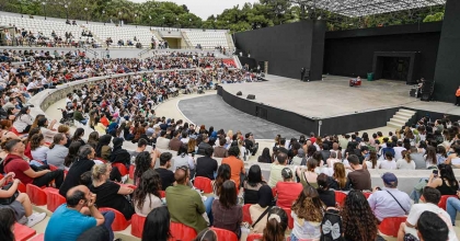 PROF. DR. İLBER ORTAYLI İZKİTAP FEST’E KONUK OLDU 