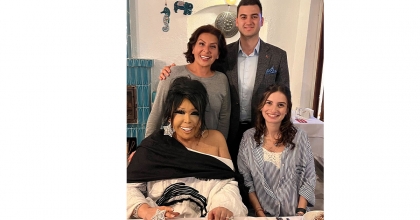 SAHNELERİN DİVA’SINDAN MANDALİNCİ’YE TEBRİK  