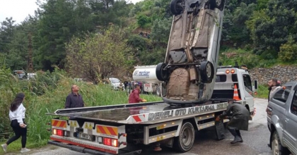 ŞARAMPOLE YUVARLANAN ARAÇ HURDAYA DÖNDÜ