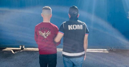 SİLAHLI TEHDİTTEN 3 YIL 1 AY 15 GÜN HAPİS CEZASI İLE ARANAN ŞAHIS YAKALANDI  