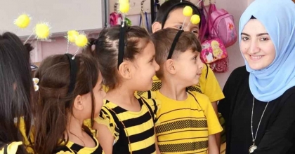 SÜMEYRA ÖĞRETMEN MESLEKTAŞLARINI YASA BOĞDU 