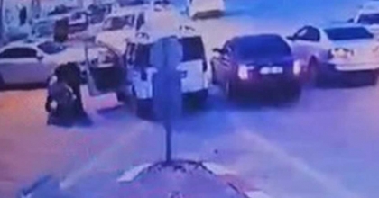 TRAFİKTE ÇIKAN YOL VERME KAVGASI KANLI BİTTİ: 3 YARALI  