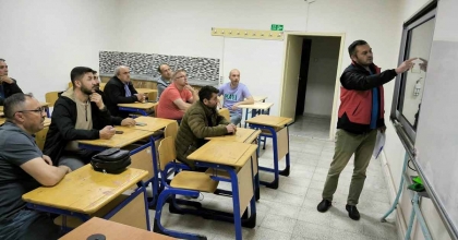 ÜRETİCİLERE MEYVE AĞAÇLARINDA AŞILAMA VE BUDAMA KURSU  