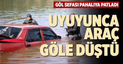 UYUYUNCA ARAÇ GÖLE DÜŞTÜ