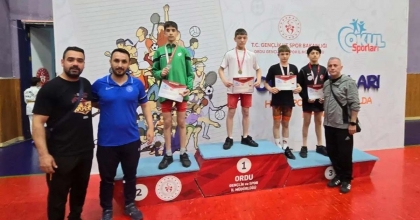 VALİ ERGÜN’DEN UŞAKLI SPORCUYA TEBRİK  