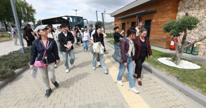 EFES TARLASI YAŞAM KÖYÜ DÜNYAYA AÇILMAYA DEVAM EDİYOR  