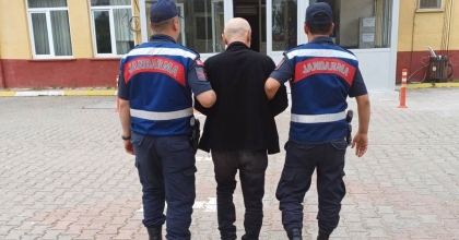 ŞÜPHELİ ARAÇTA UYUŞTURUCU ELE GEÇİRİLDİ