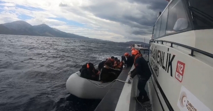 15 DÜZENSİZ GÖÇMEN KURTARILDI  