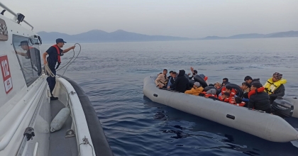 20 DÜZENSİZ GÖÇMEN KURTARILDI  