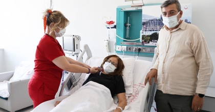 28 YIL ÖNCE SEVGİSİNİ, ŞİMDİ DE BÖBREĞİNİ VERDİ  