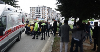 ANNE VE OĞLU EHLİYETSİZ SÜRÜCÜNÜN ÇARPMASI SONUCU AĞIR YARALANDI 