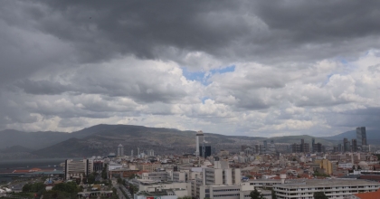 YAĞMUR BULUTLARI İZMİR SEMALARINDA