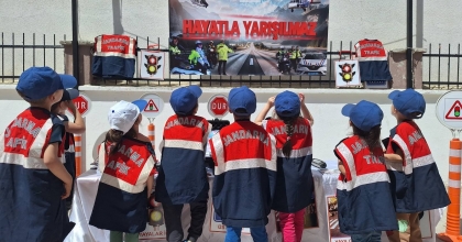 JANDARMA’DAN ÖĞRENCİLERE TRAFİK EĞİTİMİ   