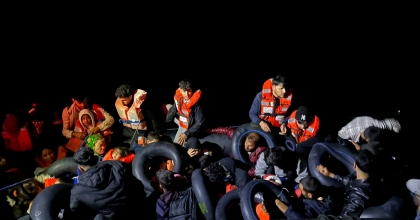 İZMİR AÇIKLARINDA 18'İ ÇOCUK 45 GÖÇMEN YAKALANDI  