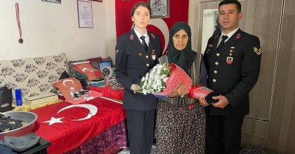 JANDARMA ŞEHİT ANNELERİNİ UNUTMADI  
