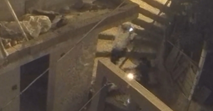 'GÜRÜLTÜ YAPMAYIN' DEDİĞİ İÇİN VURULDUĞU ANLAR KAMERADA  