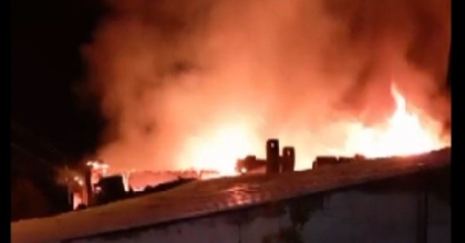 ŞARJ ALETİNDEN ÇIKAN YANGIN EVİ KÜLE ÇEVİRDİ