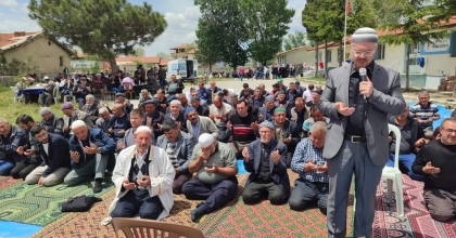 YAĞMUR İÇİN ELLERİNİ SEMAYA AÇTILAR