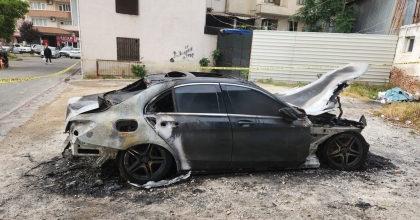 LÜKS OTOMOBİL KÜLE DÖNDÜ  