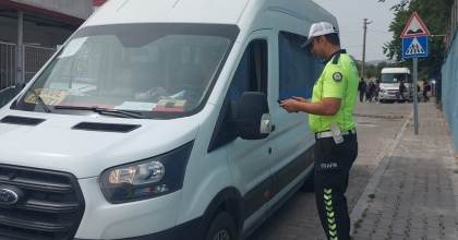 MANİSA'DA OKUL ÇEVRELERİ VE SERVİS ARAÇLARI DENETLENDİ