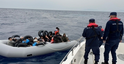 56 GÖÇMEN KARAYA ÇIKARILDI