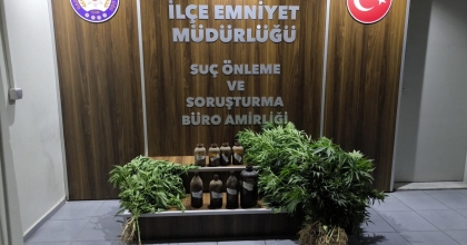 İZMİR’DE ZEHİR TACİRİNE POLİS BASKINI   