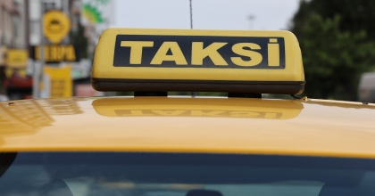 İZMİR’DE TAKSİ ÜCRETLERİNE FİYAT GÜNCELLEMESİ BEKLENİYOR    