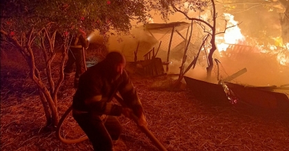 AYDIN'DA ALEVLER GECEYİ AYDINLATTI   