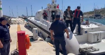 YELKENLİ TEKNEYLE YURT DIŞINA KAÇMAYA ÇALIŞAN 10 FETÖCÜ YAKALANDI