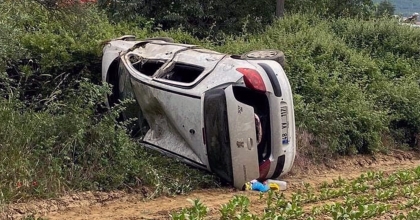 OTOMOBİL TARLAYA UÇTU