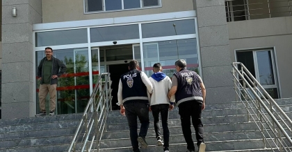 2 YIL 6 AY HAPİS CEZASI İLE ARANAN ŞAHSI POLİS YAKALADI   