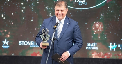 BAŞKAN TUGAY'A “SANATA DESTEK” ÖDÜLÜ   