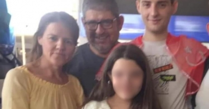 ANNE VE BABASINI ÖLDÜRÜP İNTİHAR ETTİ   