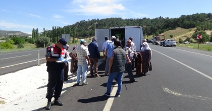 YOLUN KARŞISINA GEÇMEYE ÇALIŞAN YAYAYA OTOMOBİL ÇARPTI