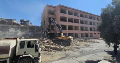 SÖKE'DE 45 YILLIK OKUL BİNASI YIKILDI  