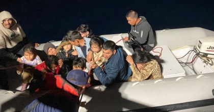 İZMİR SULARINDAN, 24'Ü ÇOCUK 49 GÖÇMEN KARAYA ÇIKARTILDI  