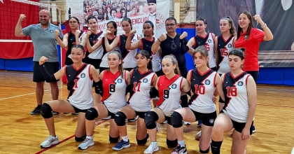 ÇEŞMELİ VOLEYBOLCULAR ŞAMPİYONLUK YOLUNDA İLERLİYOR   