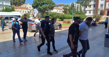 NARKOTİK KÖPEĞİ GECE'DEN KAÇAMAYAN ÜÇ ŞÜPHELİ TUTUKLANDI  